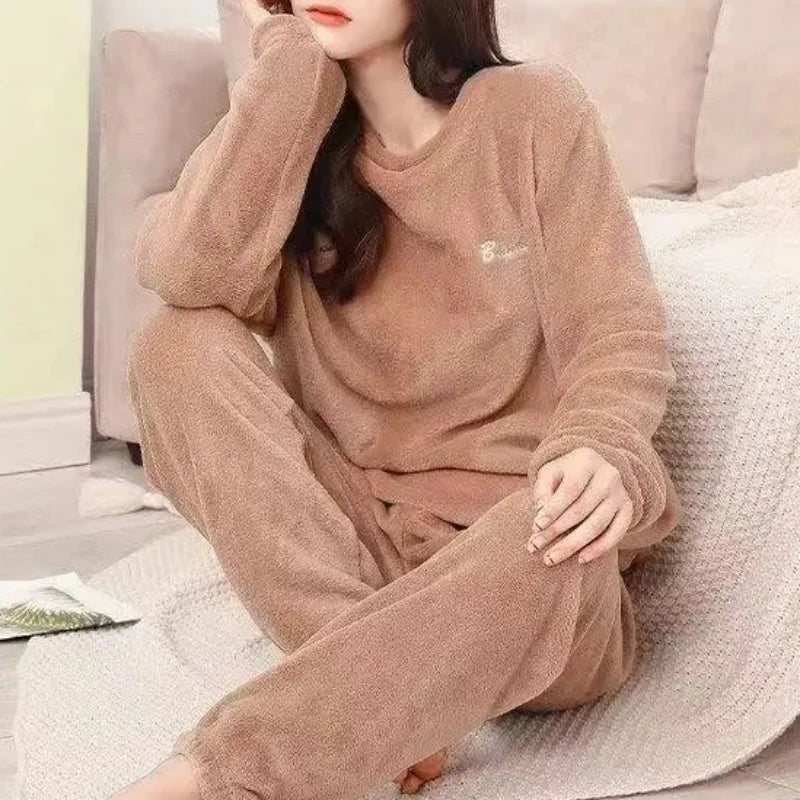 Montelac Plush Two-Piece Set