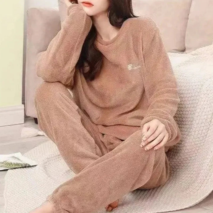 Montelac Plush Two-Piece Set