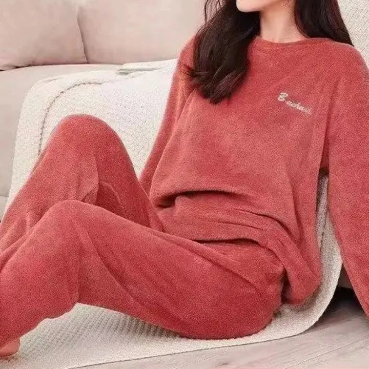 Montelac Plush Two-Piece Set