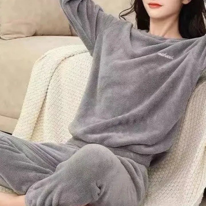 Montelac Plush Two-Piece Set
