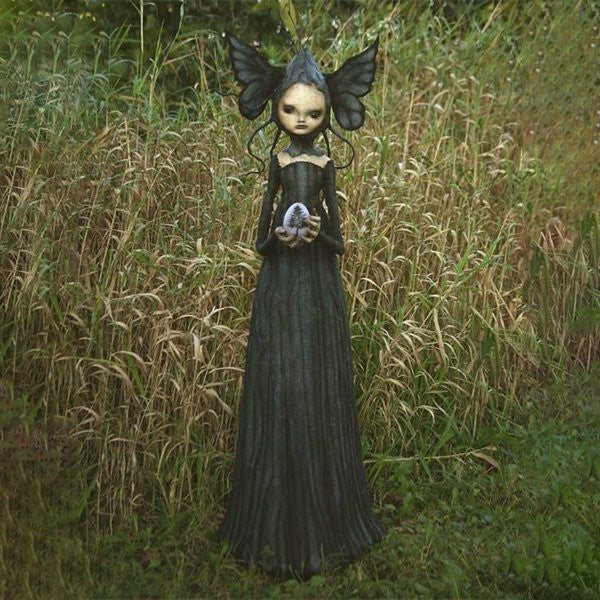 Creepy Witch Sculpture Halloween Decoration